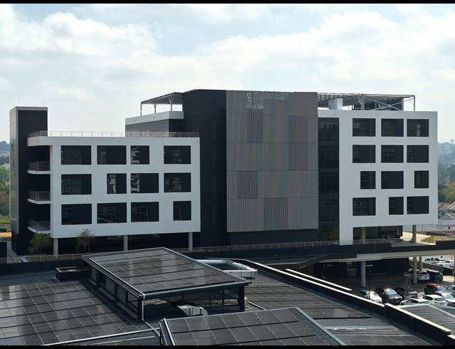 1,387M² OFFICE TO LET IN GLENADRIENNE